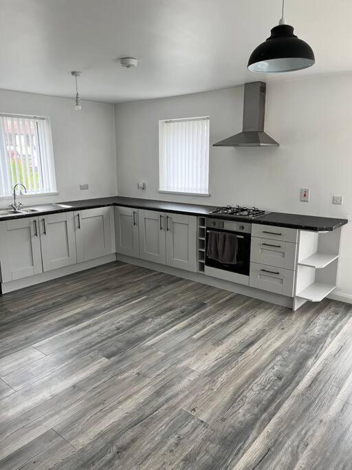 Conveniently Located, Close To City And Quiet Area Londonderry Exterior photo